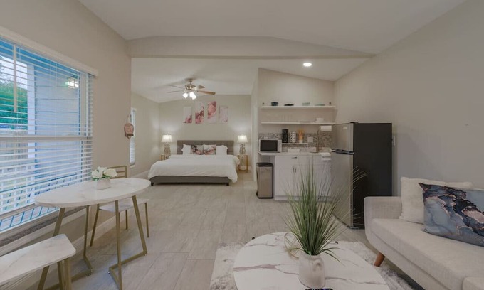 Azalea Park House | Cozy Studio Retreat Near Parks & Downtown Attractions