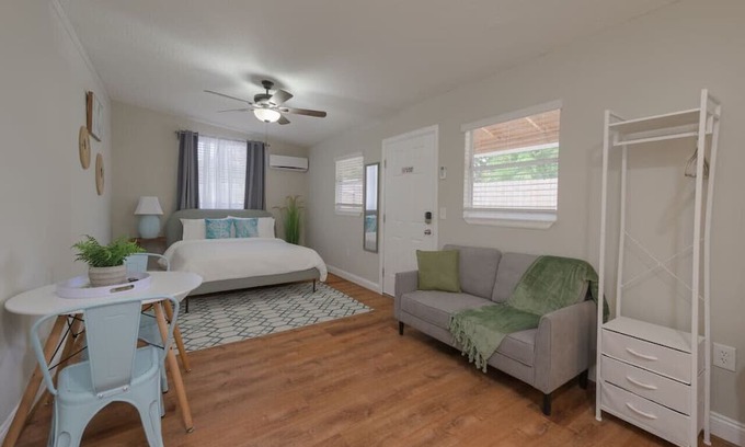 Azalea Park House | Cozy Studio Getaway in the Heart of Orlando