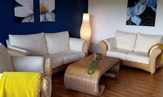 Hehlen Apartment | Relaxing Getaway at Fewo Summertime by the Weser River