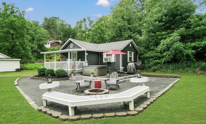 Millrift Cottage | Cozy Romantic Retreat for Two in the Pocono's