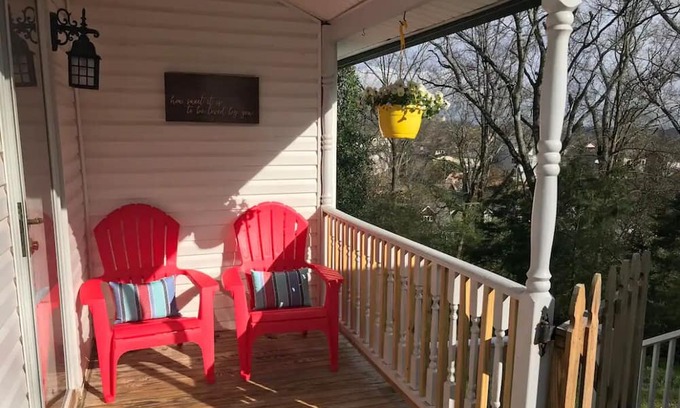 North Chattanooga House | North Chatt 2BD/2BA Charm & Convenience