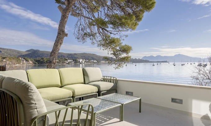 Puerto de Pollensa Apartment | Voramar 47: Seafront 3-Bed Apartment on Pine Walk