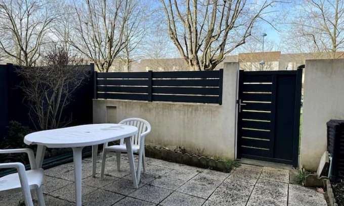 Maurepas House | Charming Maison de Ville with Outdoor Space for Families