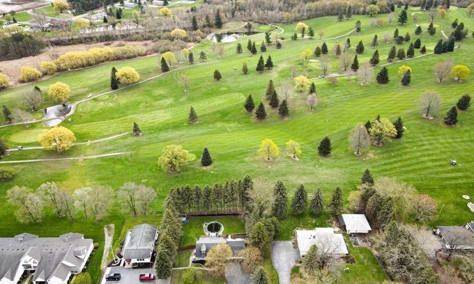 Batavia Cottage | Family-Friendly Livia's Landing at the Golf Course Retreat