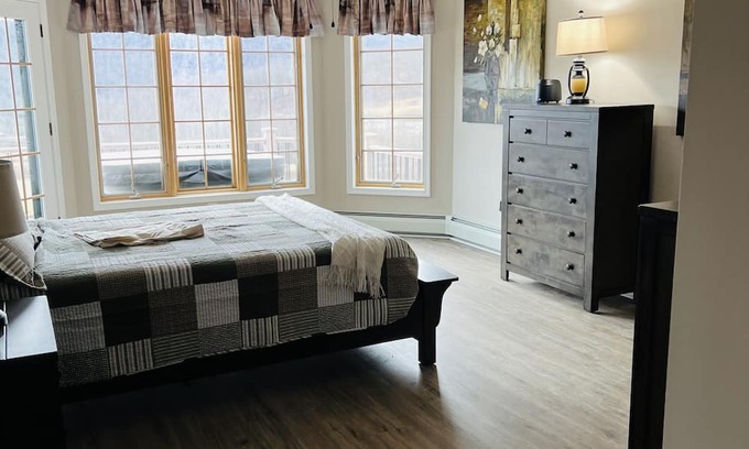 Dushore House | Picturesque Mountain View Escape with Family-Friendly Perks