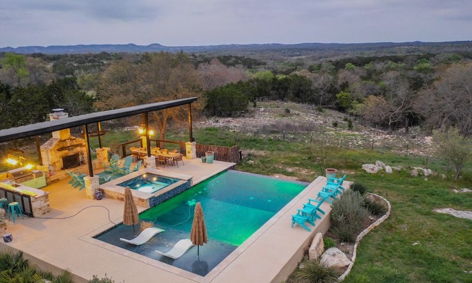 Boerne House | Exciting Texas Eclipse Pool Party Experience Awaits You