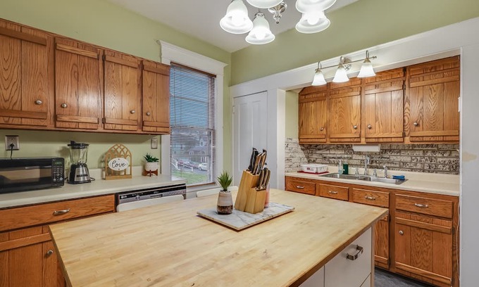 Cumberland House | Your Private Oasis with Breathtaking Mountain Views