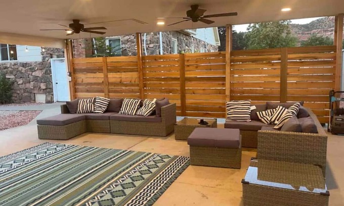 Kanab House | Relaxing Retreat with Hot Tub & Hammocks at Venture Base