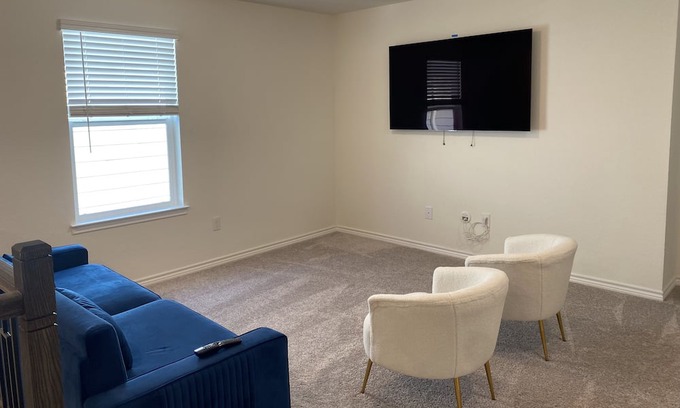 Wetmore House | Family-Friendly Retreat in the Heart of the City!