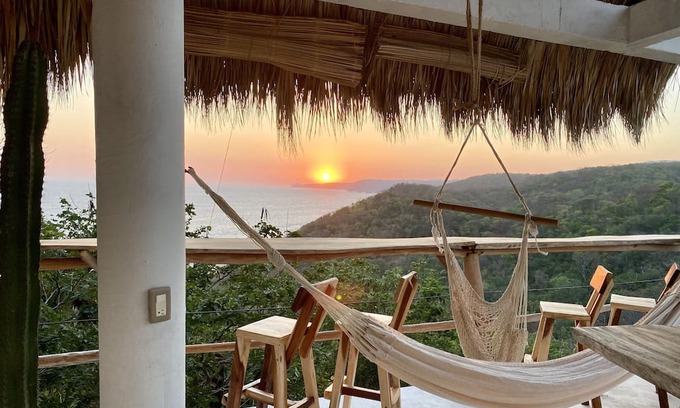 San Pedro Pochutla House | Beachfront Casa con Palapa: Pet-Friendly Retreat in Oaxaca
