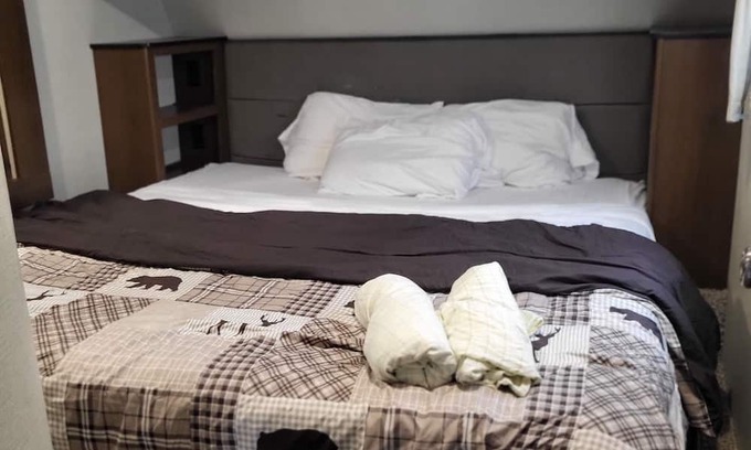 Harris House | Chill RV Camper: Pet-Friendly with Pool & Ocean Views