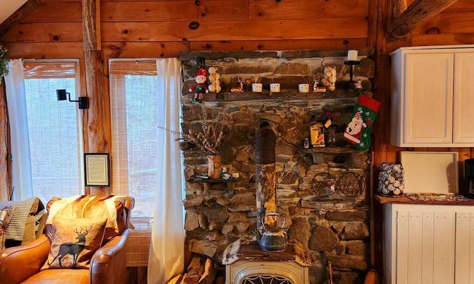 Sparrow Bush Cabin | Experience The Castros Cabin: Pet-Friendly Bliss Awaits