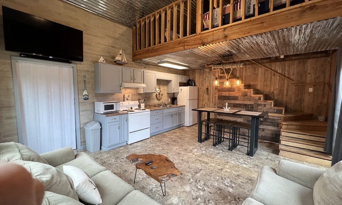 Higden Cabin | Inviting Cabin Retreat Near Greers Ferry Lake for Families