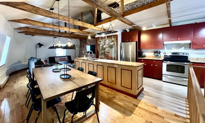 Saint-Jean-Baptiste Apartment | Cozy Condo Retreat with Mezzanine and Inviting Terrace