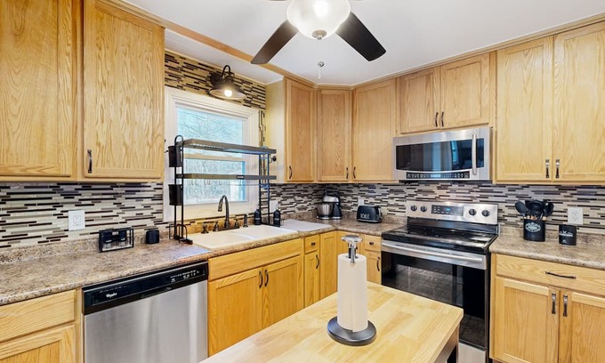 Converse House | Renovated Upcountry Home with Sun Room & Dog-Friendly Perks