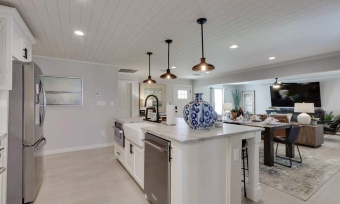 Pilot Point House | Liberty House in Pilot Point: Pet-Friendly Retreat Near Lake