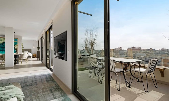 Bons Aires Apartment | Modern Penthouse Escape in Palma with Spa & Breakfast