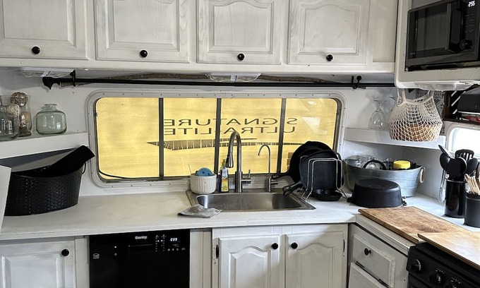 Snow Hill House | Inviting RV Experience in Snow Hill with Hot Tub & Spa