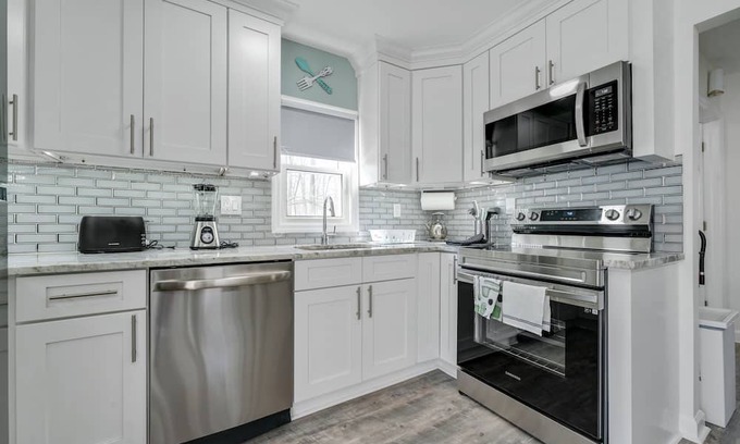Hopatcong Cottage | Family-Friendly Getaway by New Jersey's Largest Lake