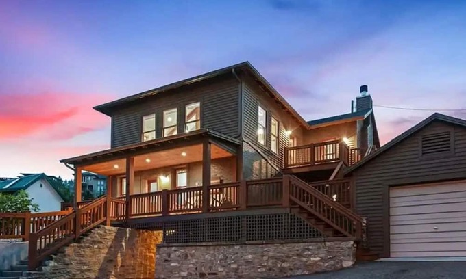 Helena House | Your Gateway to Serene Trails and Downtown Delights