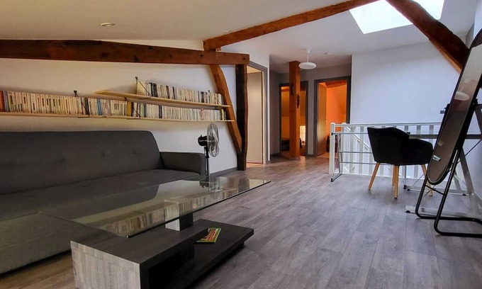 Aiguillon House | Spacious Property for 10 with Terrace in Aiguillon
