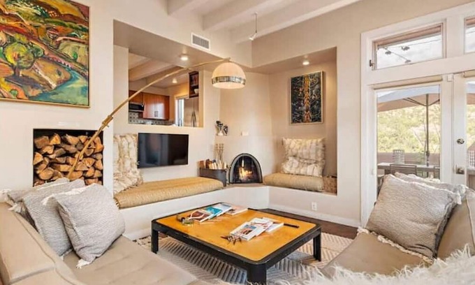 Nambe Pueblo House | Tesuque Adobe: Scenic Mountain & Valley Views with Hot Tub