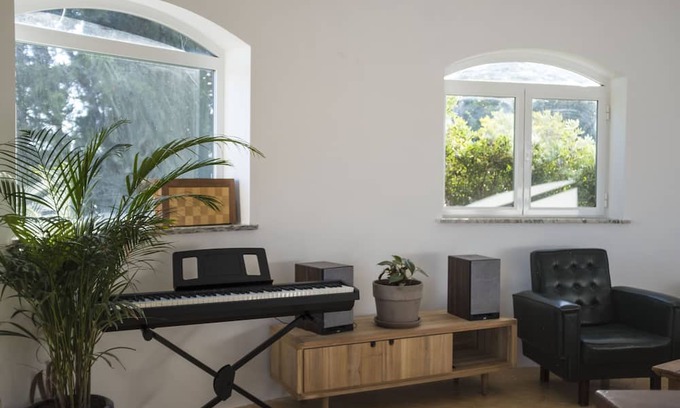 Figueira House | Discover Casa das Escadinhas: A Family-Friendly Oasis
