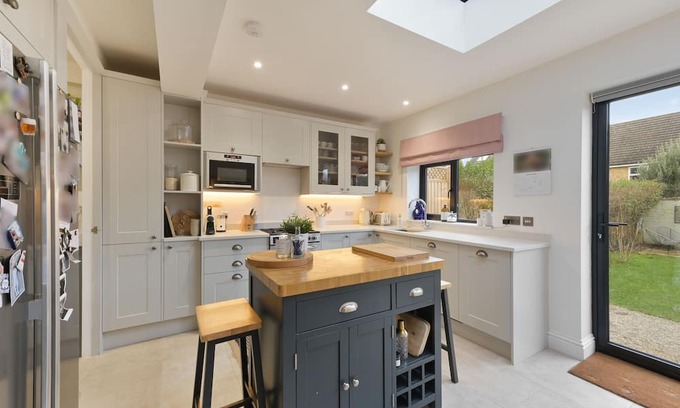 Earlsfield House | Family House with Expansive Garden for Your Next Getaway