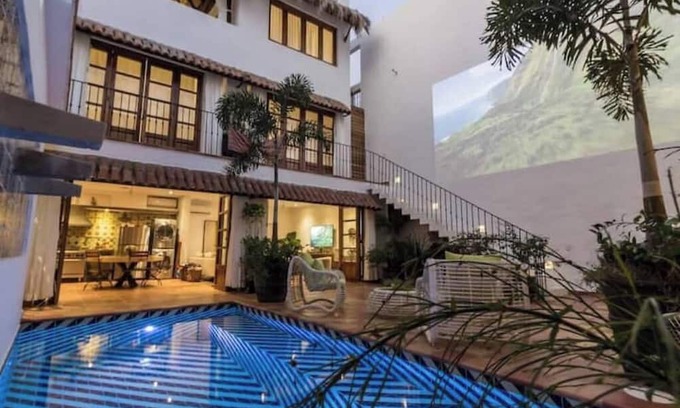 El Caloso Villa | Discover Casa Dalusso Green Room in Old Town B&B