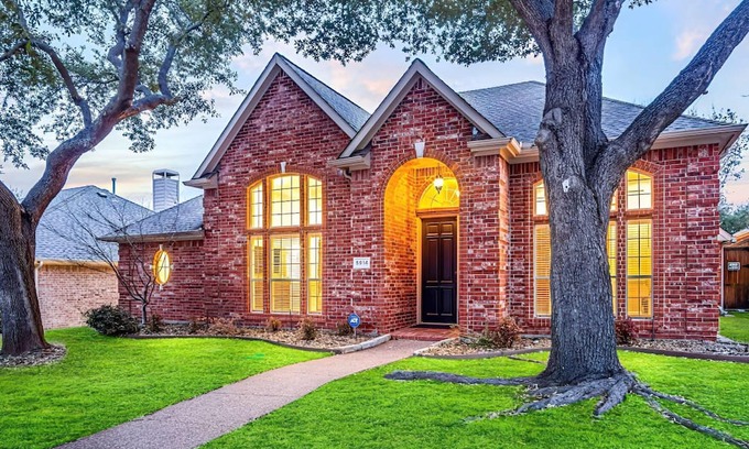 Garland House | Cozy 4-Bdrm Retreat w/ BBQ and Firepit - Ideal for Lrg Grps and Outdoor Living