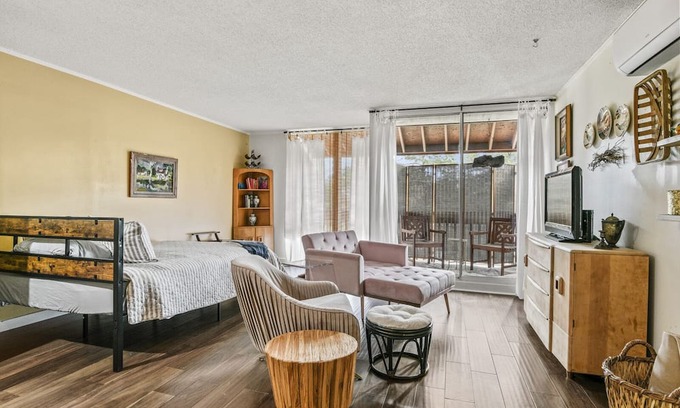 Diamondhead Condo | Cozy Diamondhead Studio - Steps from Pool and Tennis Courts