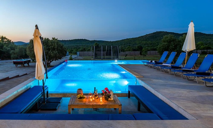 Tisno Villa | Elegant 5-Bedroom Villa in Tisno with SPA & WiFi Access