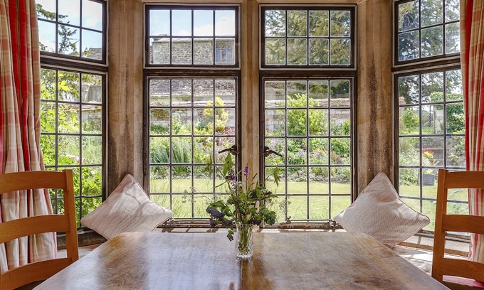 Swindon House | Pet-Friendly Grade 2 Listed Manor with Cozy Amenities