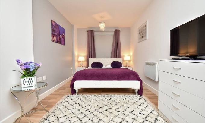 Northampton Apartment | Modern Town Centre Apartment with Family-Friendly Amenities
