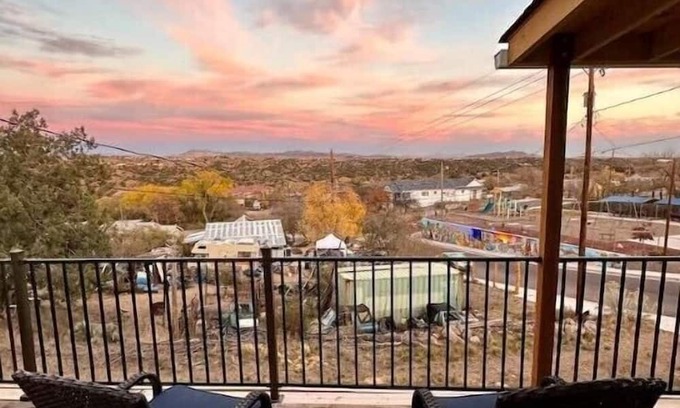 Tyrone House | Scenic Views at Zia House Above Downtown - 10/10 Rating