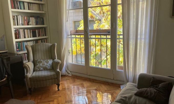 Pineyro Apartment | Cozy Apartment Near Downtown Perfect for Book Lovers
