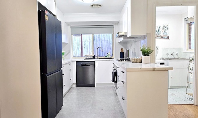 Ryde Villa | Inviting 3BR House with Garden, Near Macquarie Centre
