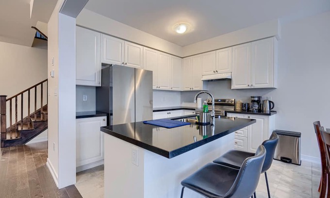 Cambridge House | Comfortable Stay with 4 Bedrooms and Hot Tub Access