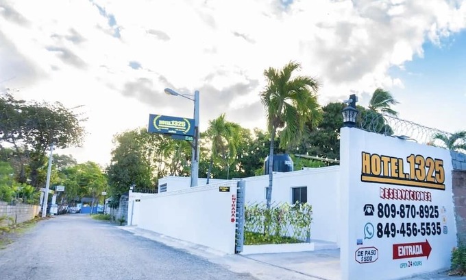 Bocacanasta House | Cozy Hotel.1325: Steps from the Beach in Bani, Dominican Republic