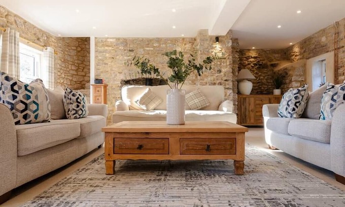 Cowbridge House | Idyllic Cottage Retreat Perfect for Families and Pets