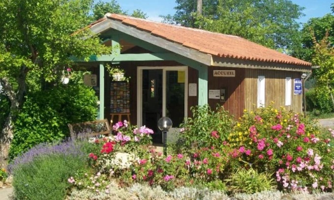 Villefranche-du-Perigord House | Tranquil Mobilhome with Pool and Family-Friendly Amenities