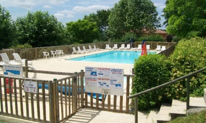 Villefranche-du-Perigord House | Family-Friendly Mobilhome with Pool and Pet Amenities