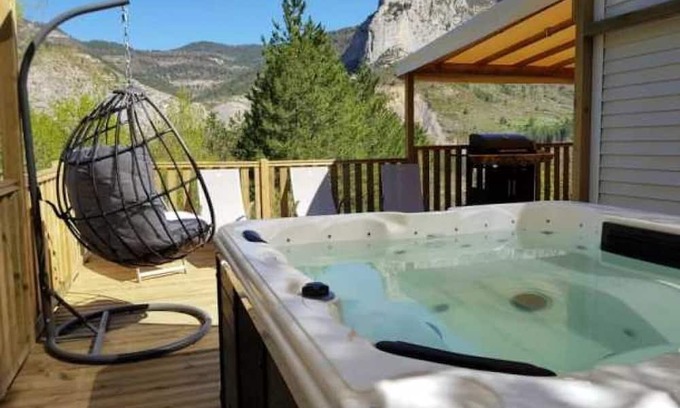 Orpierre House | Relaxing 4-Star Camping with Pool and Family Amenities