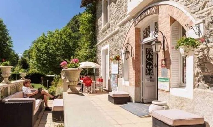 Le Bourg-d'Oisans House | Family-Friendly 4-Star Camping with Water Park & More