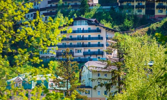 Bad Gastein Apartment | Inviting Alpenhof Zweizimmer Appartement with Pool & Kitchen