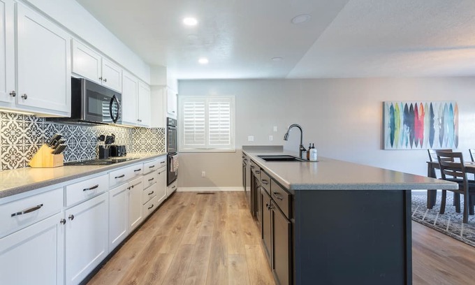 Northeast Heights House | Discover ABQ Paradise: Pool, Hot Tub & Scenic Views