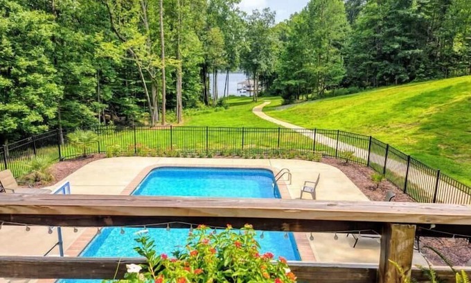 Semora House | Lakefront Haven with Pool: Perfect for Family & Friends