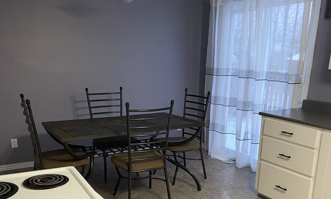 Longlac House | Comfortable 5-Bed Home with Family-Friendly Amenities