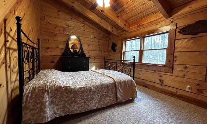 Alpine Lake Cabin | Cozy Cabin: Year-Round Getaway with Oceanfront Views