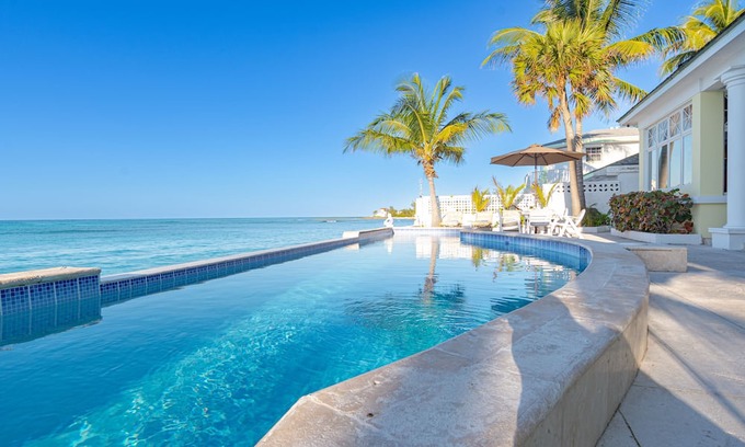 Bouvet Island Villa | Beachfront Villa with Private Pool & Ocean View, Rated 10/10